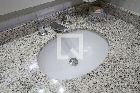 Casa à venda com 180m², 3 quartos e 2 vagasSuíte 2 - Banheiro