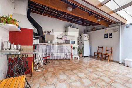 Casa à venda com 180m², 3 quartos e 2 vagasQuintal