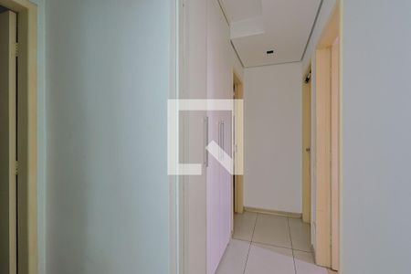 Corredor de apartamento para alugar com 3 quartos, 83m² em Cruzeiro, Belo Horizonte