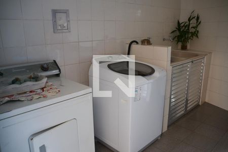 Casa à venda com 200m², 3 quartos e 2 vagasÁrea de Serviço