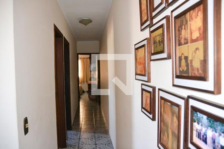 Casa à venda com 200m², 3 quartos e 2 vagasCorredor