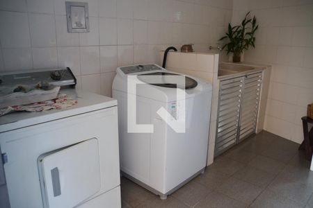 Casa à venda com 200m², 3 quartos e 2 vagasÁrea de Serviço