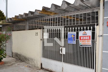 Casa à venda com 200m², 2 quartos e 2 vagasFachada