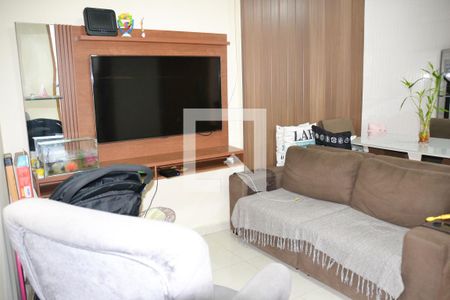 Casa à venda com 200m², 2 quartos e 2 vagasEdicula