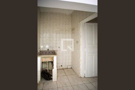 Casa à venda com 200m², 3 quartos e 2 vagas Casa à venda com 200m², 3 quartos e 2 vagasÁrea de Serviço