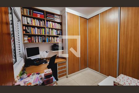 Casa à venda com 120m², 3 quartos e 2 vagasQuarto 2 (escritório)