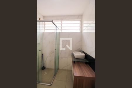 Casa para alugar com 90m², 2 quartos e 2 vagas Casa para alugar com 90m², 2 quartos e 2 vagasBanheiro