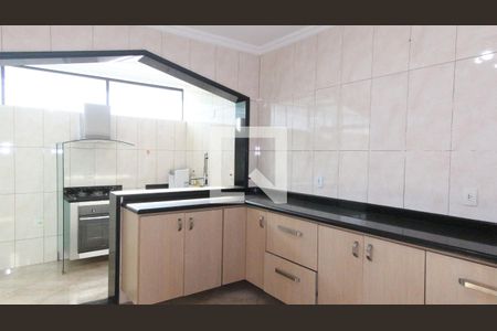 Casa à venda com 141m², 3 quartos e 2 vagas Casa à venda com 141m², 3 quartos e 2 vagasCozinha