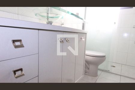 Casa à venda com 141m², 3 quartos e 2 vagas Casa à venda com 141m², 3 quartos e 2 vagasBanheiro