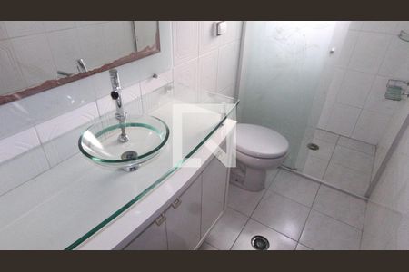 Casa à venda com 141m², 3 quartos e 2 vagas Casa à venda com 141m², 3 quartos e 2 vagasBanheiro