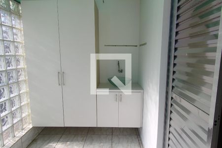 Casa à venda com 141m², 3 quartos e 2 vagas Casa à venda com 141m², 3 quartos e 2 vagasLavanderia