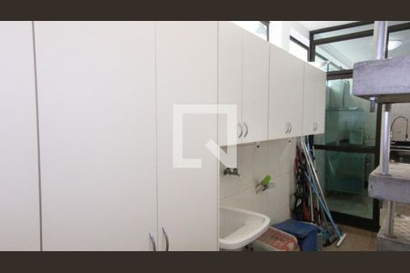 Casa à venda com 141m², 3 quartos e 2 vagas Casa à venda com 141m², 3 quartos e 2 vagasLavanderia