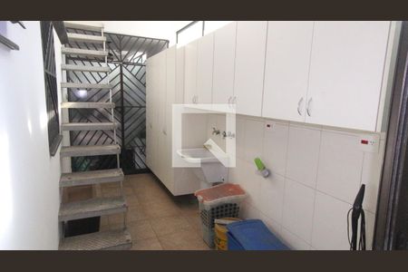 Casa à venda com 141m², 3 quartos e 2 vagas Casa à venda com 141m², 3 quartos e 2 vagasLavanderia