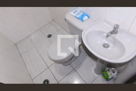 Casa à venda com 141m², 3 quartos e 2 vagas Casa à venda com 141m², 3 quartos e 2 vagasBanheiro