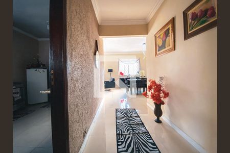 Casa à venda com 442m², 3 quartos e 3 vagasCorredor