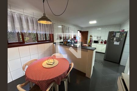 Casa para alugar com 320m², 5 quartos e 3 vagasCozinha