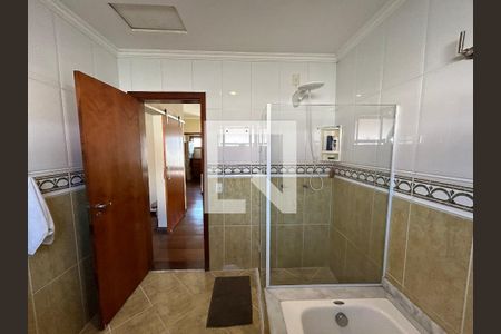 Casa para alugar com 320m², 5 quartos e 3 vagasBanheiro 1