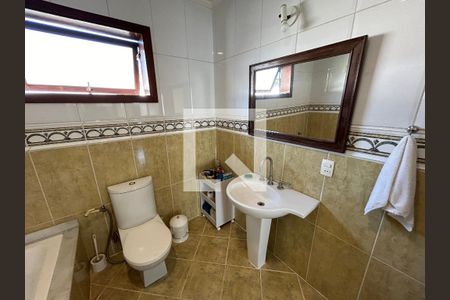 Casa para alugar com 320m², 5 quartos e 3 vagasBanheiro 1