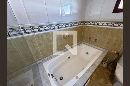 Casa para alugar com 320m², 5 quartos e 3 vagasBanheiro 1