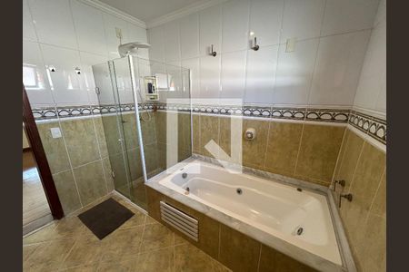 Casa para alugar com 320m², 5 quartos e 3 vagasBanheiro 1