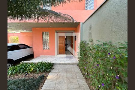 Casa para alugar com 320m², 5 quartos e 3 vagasEntrada da casa