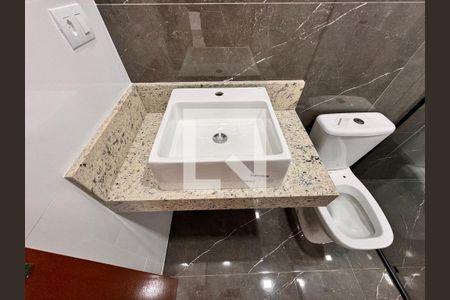 Casa à venda com 200m², 3 quartos e 4 vagasBanheiro da Suíte 3