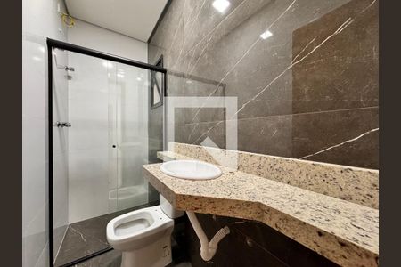 Casa à venda com 200m², 3 quartos e 4 vagasBanheiro da Suíte 2