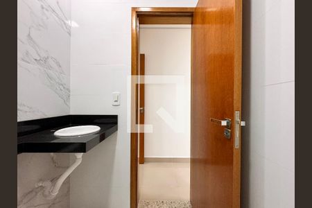 Casa à venda com 200m², 3 quartos e 4 vagasBanheiro da Suíte 1