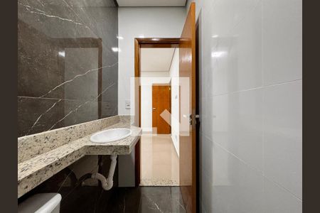 Casa à venda com 200m², 3 quartos e 4 vagasBanheiro da Suíte 2