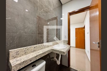 Casa à venda com 200m², 3 quartos e 4 vagasBanheiro da Suíte 2