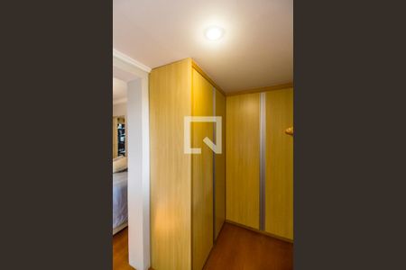 Casa de condomínio para alugar com 385m², 4 quartos e 3 vagas Casa de condomínio para alugar com 385m², 4 quartos e 3 vagasCloset da suíte 3