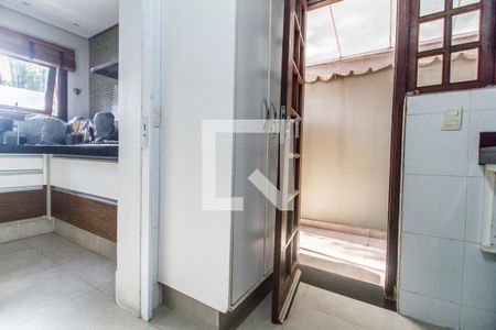 Casa de condomínio para alugar com 385m², 4 quartos e 3 vagas Casa de condomínio para alugar com 385m², 4 quartos e 3 vagasÁrea de Serviço