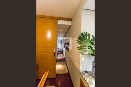 Casa de condomínio para alugar com 385m², 4 quartos e 3 vagas Casa de condomínio para alugar com 385m², 4 quartos e 3 vagasCorredor