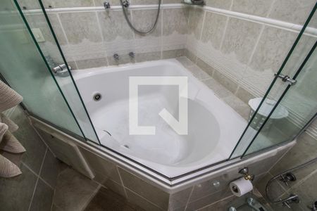 Casa de condomínio para alugar com 385m², 4 quartos e 3 vagas Casa de condomínio para alugar com 385m², 4 quartos e 3 vagasDetalhe do Banheiro da Suíte master