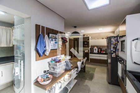 Casa de condomínio para alugar com 385m², 4 quartos e 3 vagas Casa de condomínio para alugar com 385m², 4 quartos e 3 vagasCozinha