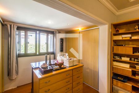 Casa de condomínio para alugar com 385m², 4 quartos e 3 vagas Casa de condomínio para alugar com 385m², 4 quartos e 3 vagasCloset da Suíte master