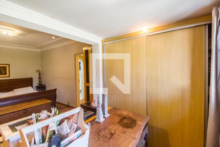 Casa de condomínio para alugar com 385m², 4 quartos e 3 vagas Casa de condomínio para alugar com 385m², 4 quartos e 3 vagasCloset da Suíte master