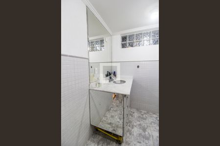 Casa de condomínio para alugar com 385m², 4 quartos e 3 vagas Casa de condomínio para alugar com 385m², 4 quartos e 3 vagasBanheiro da Suíte 4