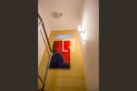 Casa de condomínio para alugar com 385m², 4 quartos e 3 vagas Casa de condomínio para alugar com 385m², 4 quartos e 3 vagasEscada