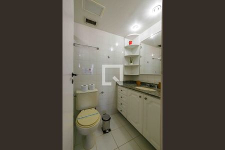 Apartamento à venda com 63m², 1 quarto e 2 vagasBanheiro da Suíte