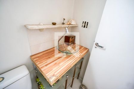 Apartamento à venda com 64m², 3 quartos e 2 vagas Apartamento à venda com 64m², 3 quartos e 2 vagasBanheiro da suíte - Pia