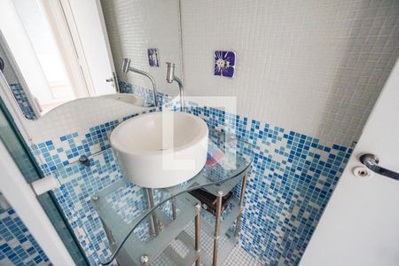 Apartamento à venda com 64m², 3 quartos e 2 vagas Apartamento à venda com 64m², 3 quartos e 2 vagasBanheiro social - Pia