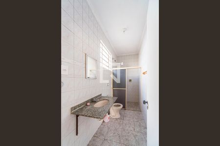 Casa para alugar com 90m², 3 quartos e 4 vagas Casa para alugar com 90m², 3 quartos e 4 vagasBanheiro do Quarto 1