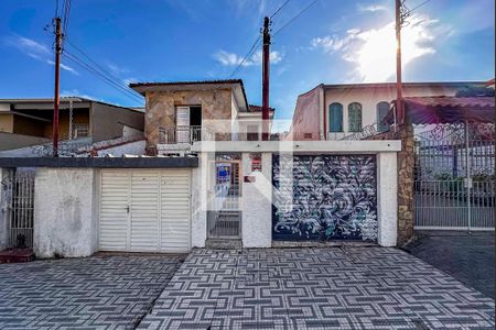 Casa para alugar com 90m², 3 quartos e 4 vagas Casa para alugar com 90m², 3 quartos e 4 vagasFachada