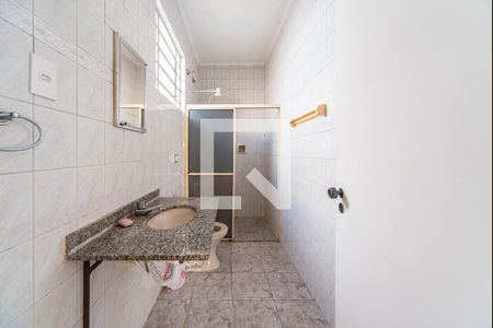 Casa para alugar com 90m², 3 quartos e 4 vagas Casa para alugar com 90m², 3 quartos e 4 vagasBanheiro do Quarto 1