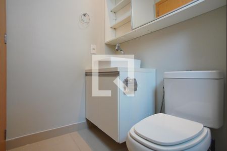 Banheiro da Suíte de apartamento para alugar com 3 quartos, 68m² em Jardim Carvalho, Porto Alegre