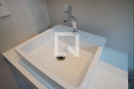 Banheiro da Suíte de apartamento para alugar com 3 quartos, 68m² em Jardim Carvalho, Porto Alegre