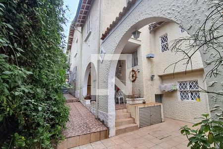 Casa à venda com 472m², 4 quartos e 3 vagasQuintal