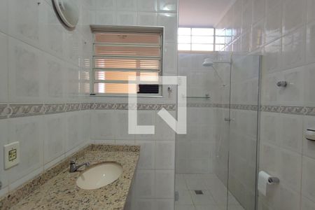 Casa à venda com 194m², 4 quartos e 2 vagas Casa à venda com 194m², 4 quartos e 2 vagasBanheiro Social