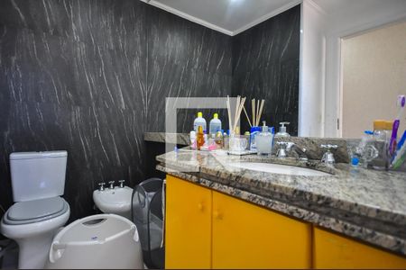 Apartamento à venda com 150m², 4 quartos e 4 vagas Apartamento à venda com 150m², 4 quartos e 4 vagasBanheiro Suíte 2